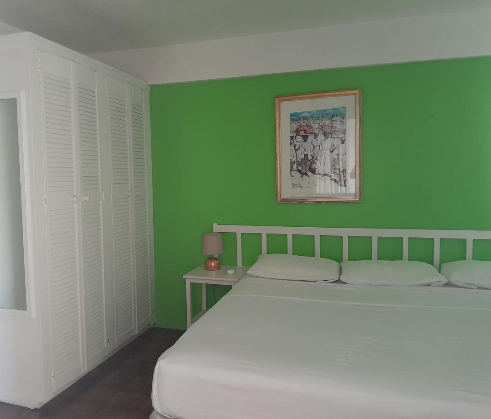 Melrose Beach Apartments Inc Bridgetown Bagian luar foto