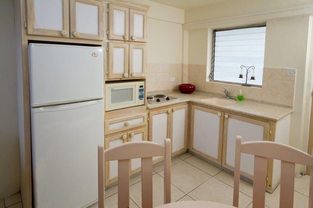Melrose Beach Apartments Inc Bridgetown Bagian luar foto