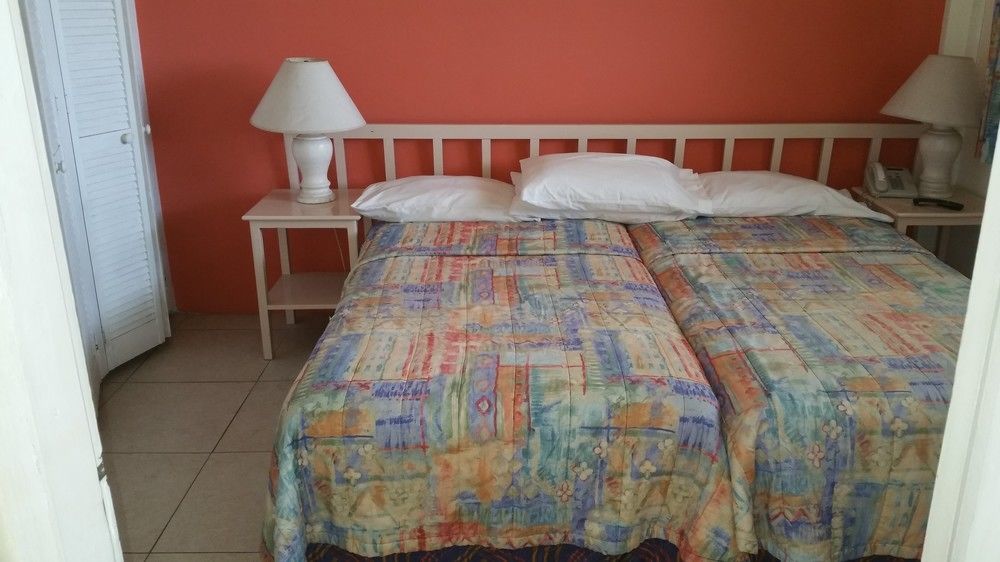 Melrose Beach Apartments Inc Bridgetown Bagian luar foto