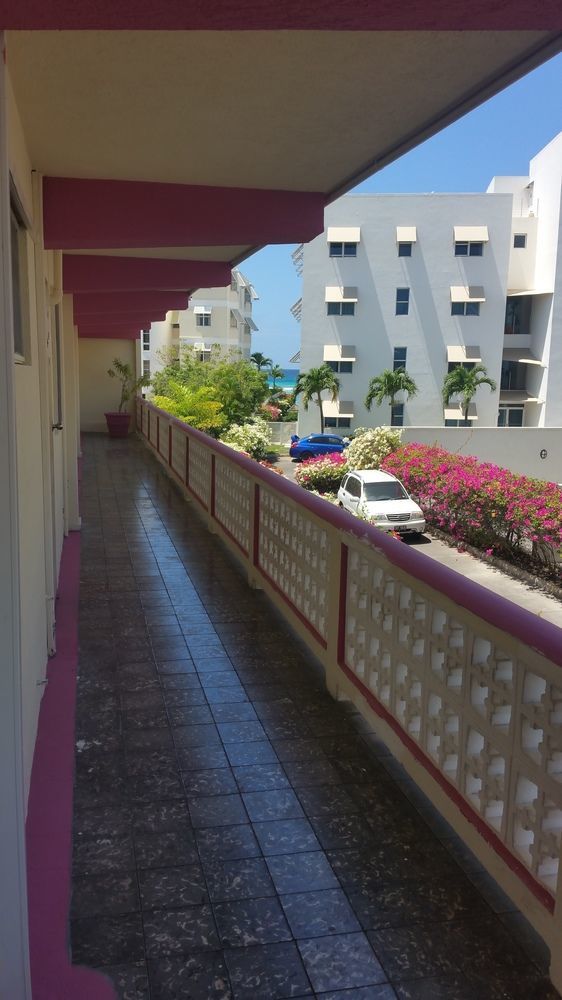 Melrose Beach Apartments Inc Bridgetown Bagian luar foto