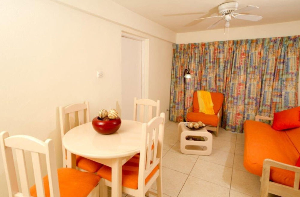 Melrose Beach Apartments Inc Bridgetown Bagian luar foto